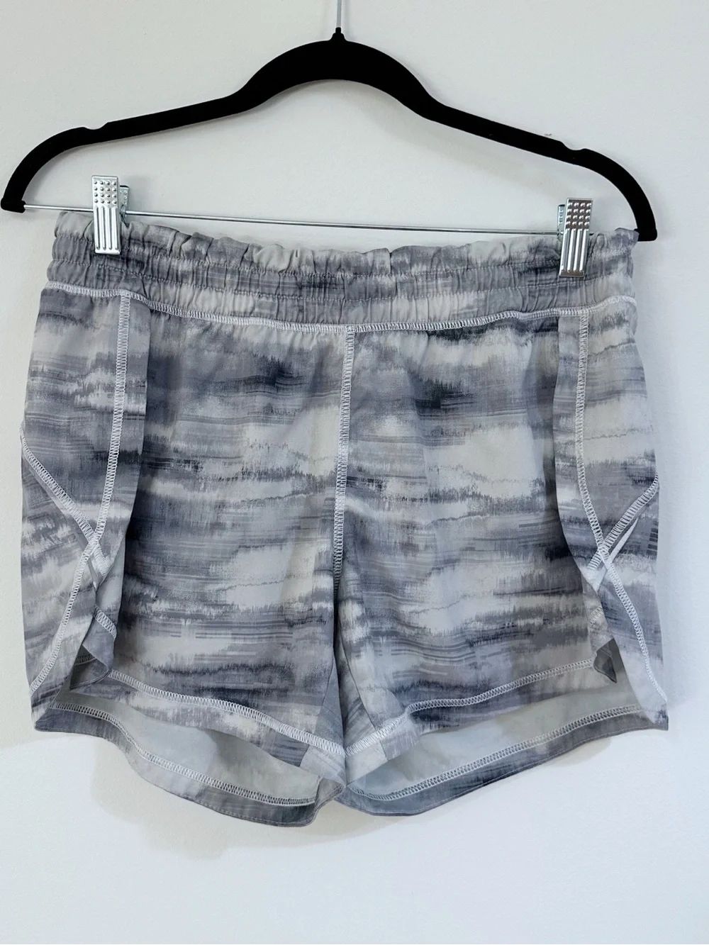 Athleta Gray Printed Running Shorts Size Medium